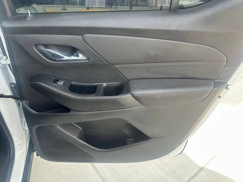 Used 2022 Chevrolet Traverse RS FWD image 32