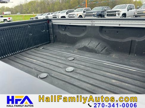 Used 2016 Nissan Titan SL image 12