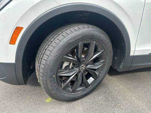 Certified 2024 Volkswagen Tiguan SE AWD/4WD image 7