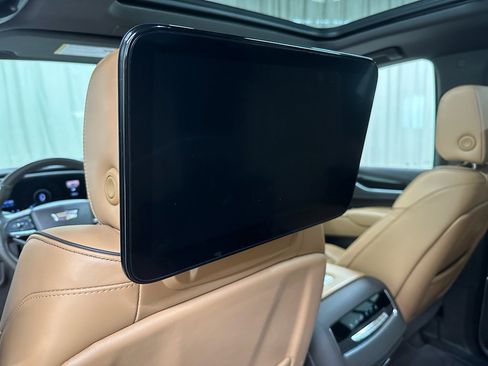 Used 2023 Cadillac Escalade Premium Luxury image 37