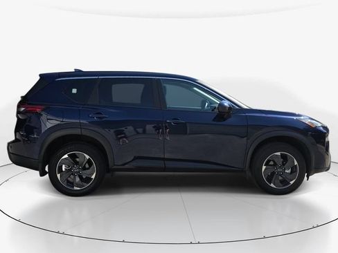 Used 2026 Nissan Rogue SV FWD image 4