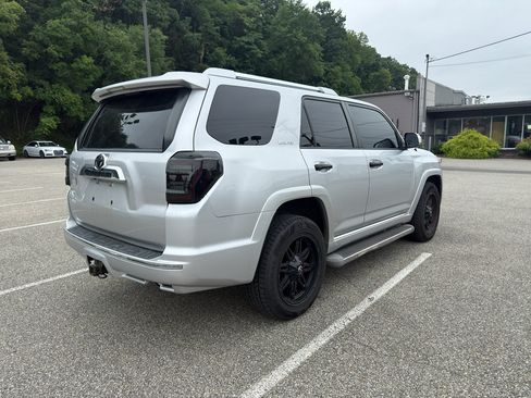 Used 2011 Toyota 4Runner Limited AWD/4WD image 4