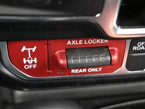 Used 2024 Jeep Wrangler Unlimited image 26