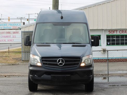Used 2018 Mercedes-Benz Sprinter 2500 image 2