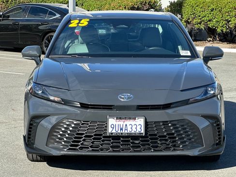 Used 2025 Toyota Camry SE image 6