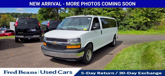 Used 2025 Chevrolet Express 3500 LT w/ LT Preferred Equipment Group RWD image 3
