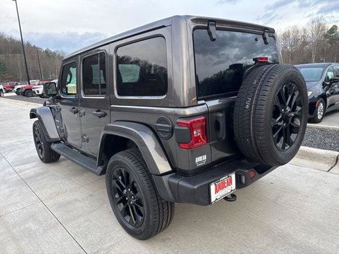 Used 2021 Jeep Wrangler Unlimited Sahara w/ Dual Top Group AWD/4WD image 8