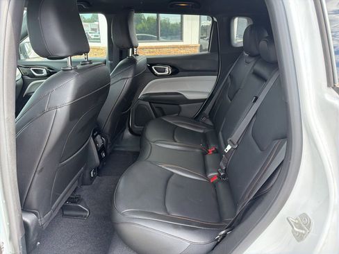 Used 2024 Jeep Compass Limited image 5