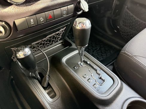 Used 2017 Jeep Wrangler Unlimited Sahara image 31