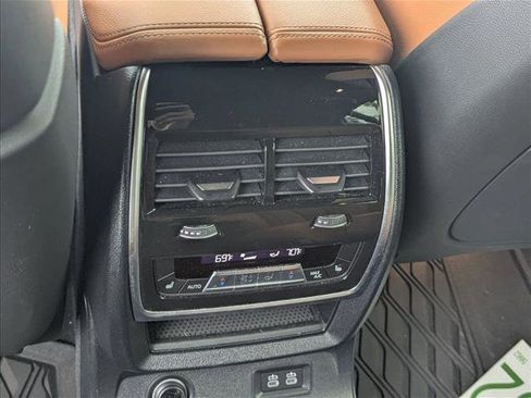 Used 2022 BMW X7 xDrive40i w/ Premium Package image 16