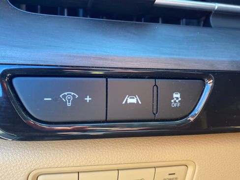 Certified 2024 Kia Carnival EX FWD image 33