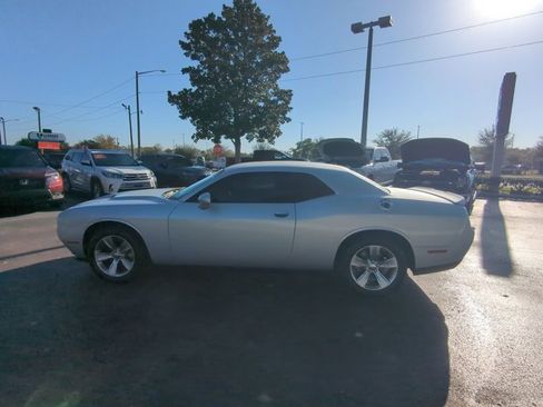 Used 2022 Dodge Challenger SXT image 7