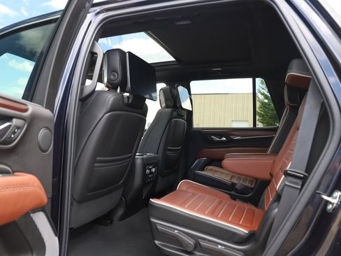 Used 2023 GMC Yukon Denali Ultimate AWD/4WD image 19