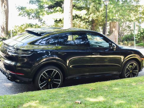 Used 2023 Porsche Cayenne Platinum Edition AWD/4WD image 7