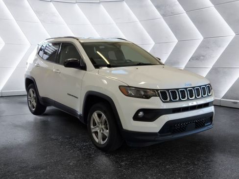 Used 2024 Jeep Compass Latitude AWD/4WD image 1