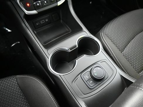 Used 2024 GMC Terrain SLE image 16