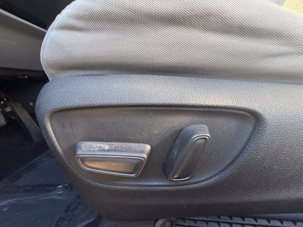Used 2023 Toyota Sienna LE FWD image 40