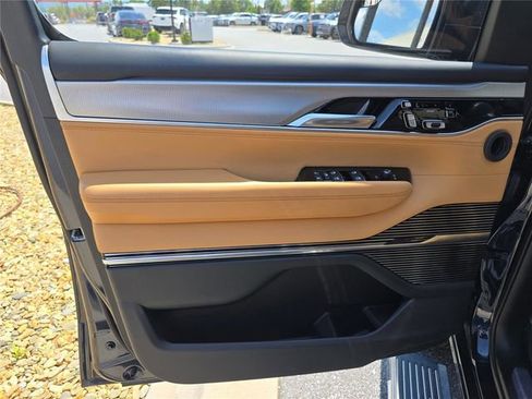 Used 2023 Jeep Grand Wagoneer Series III AWD/4WD image 19