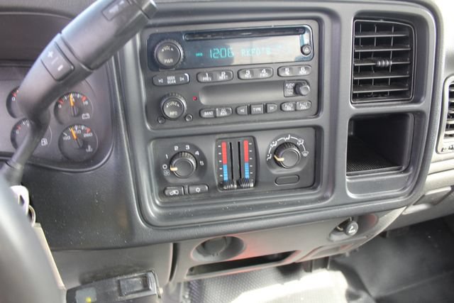 Used 2006 Chevrolet Silverado 2500 W/T w/ Heavy-Duty Power Package AWD/4WD image 16