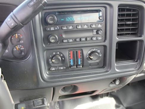 Used 2006 Chevrolet Silverado 2500 W/T w/ Heavy-Duty Power Package image 16