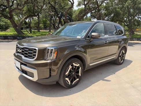 Used 2025 Kia Telluride S FWD image 1