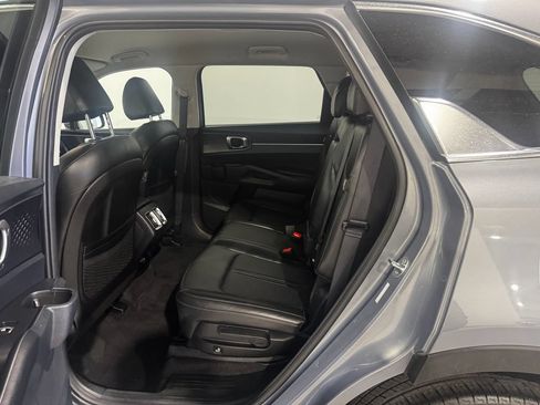 Used 2024 Kia Sorento S FWD image 19