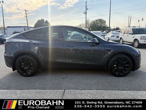 Used 2024 Tesla Model Y Long Range AWD/4WD image 23