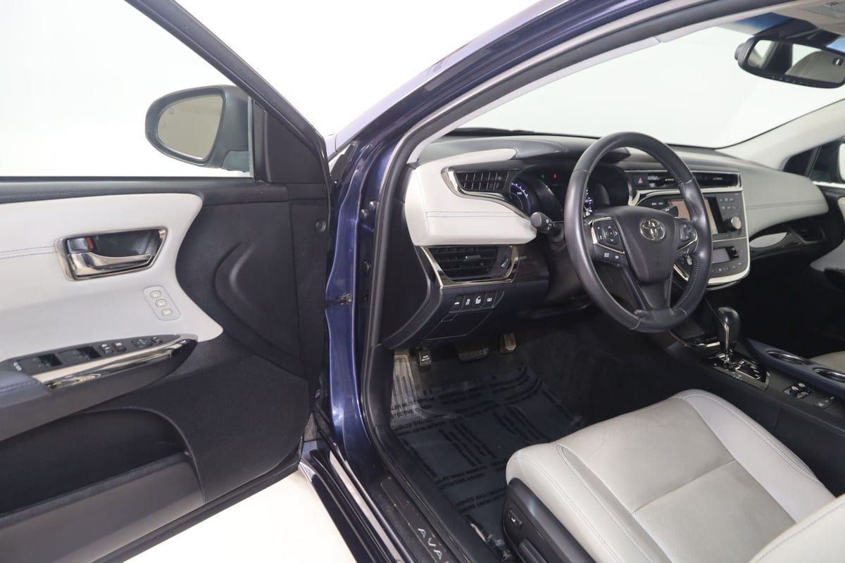 Used 2014 Toyota Avalon Limited w/ Technology Package FWD image 40