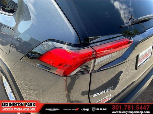 Used 2021 Toyota RAV4 XLE w/ Convenience Package AWD/4WD image 22