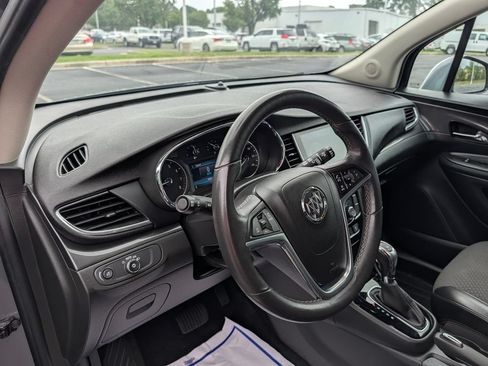 Used 2020 Buick Encore Preferred FWD image 18