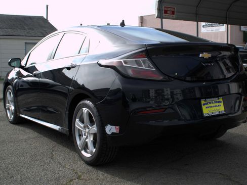 Used 2017 Chevrolet Volt LT w/ Comfort Package image 6