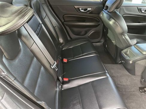Used 2020 Volvo S60 T5 Momentum w/ Premium Package image 32