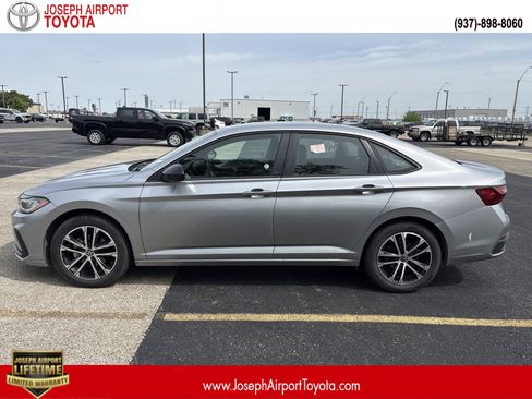 Used 2025 Volkswagen Jetta Sport FWD image 1