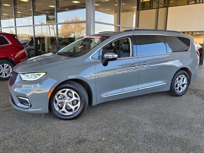 Used 2023 Chrysler Pacifica Limited