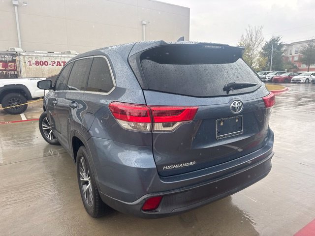 Used 2019 Toyota Highlander Plus FWD image 4
