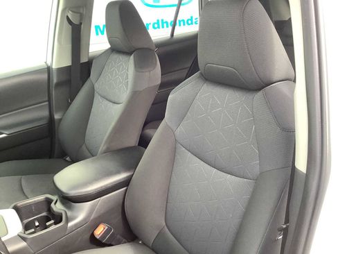 Used 2025 Toyota RAV4 XLE AWD/4WD image 11