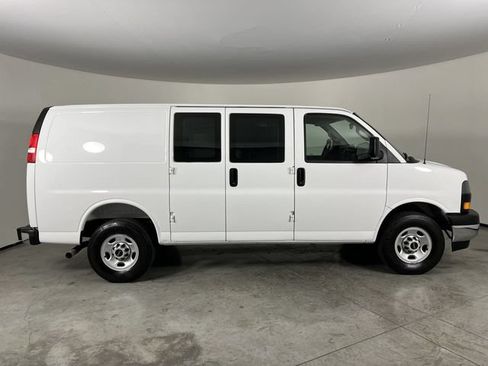 Used 2025 GMC Savana 2500 w/ Driver Convenience Package RWD image 9