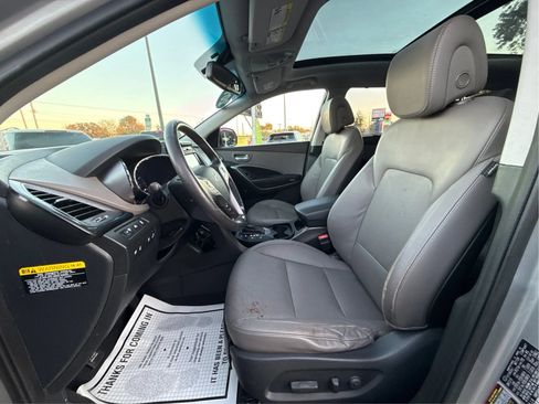 Used 2016 Hyundai Santa Fe SE w/ Option Group 03 FWD image 12