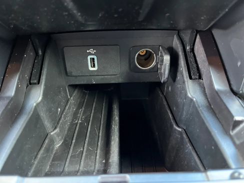 Used 2017 Ford Explorer XLT w/ Equipment Group 202A FWD image 31