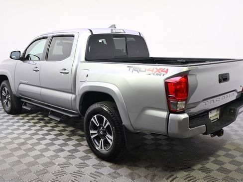 Used 2017 Toyota Tacoma TRD Sport w/ Tow Package (A/T) AWD/4WD image 3