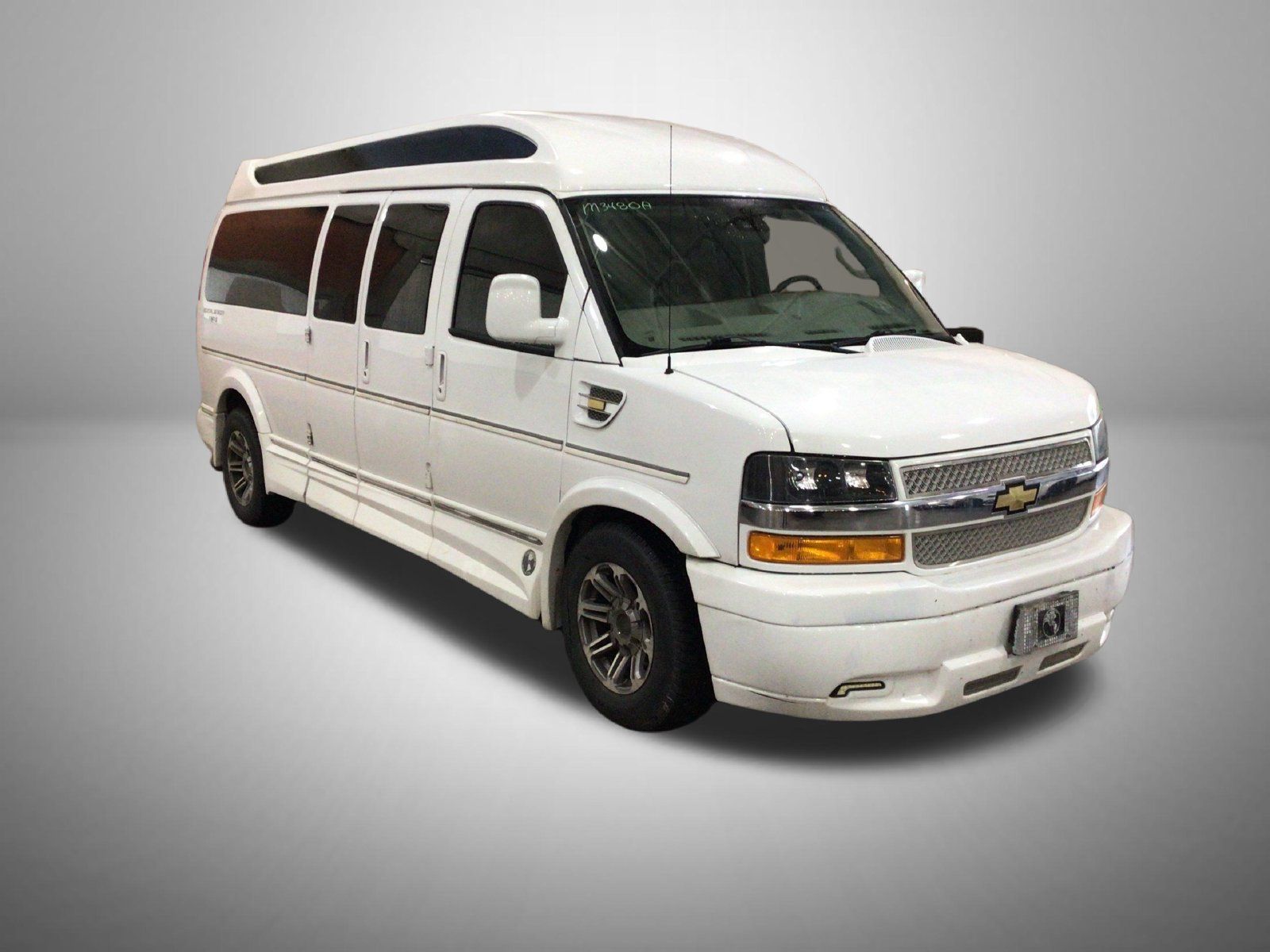 Used 2019 Chevrolet Express 2500 Extended w/ Enhanced Convenience Package RWD image 5