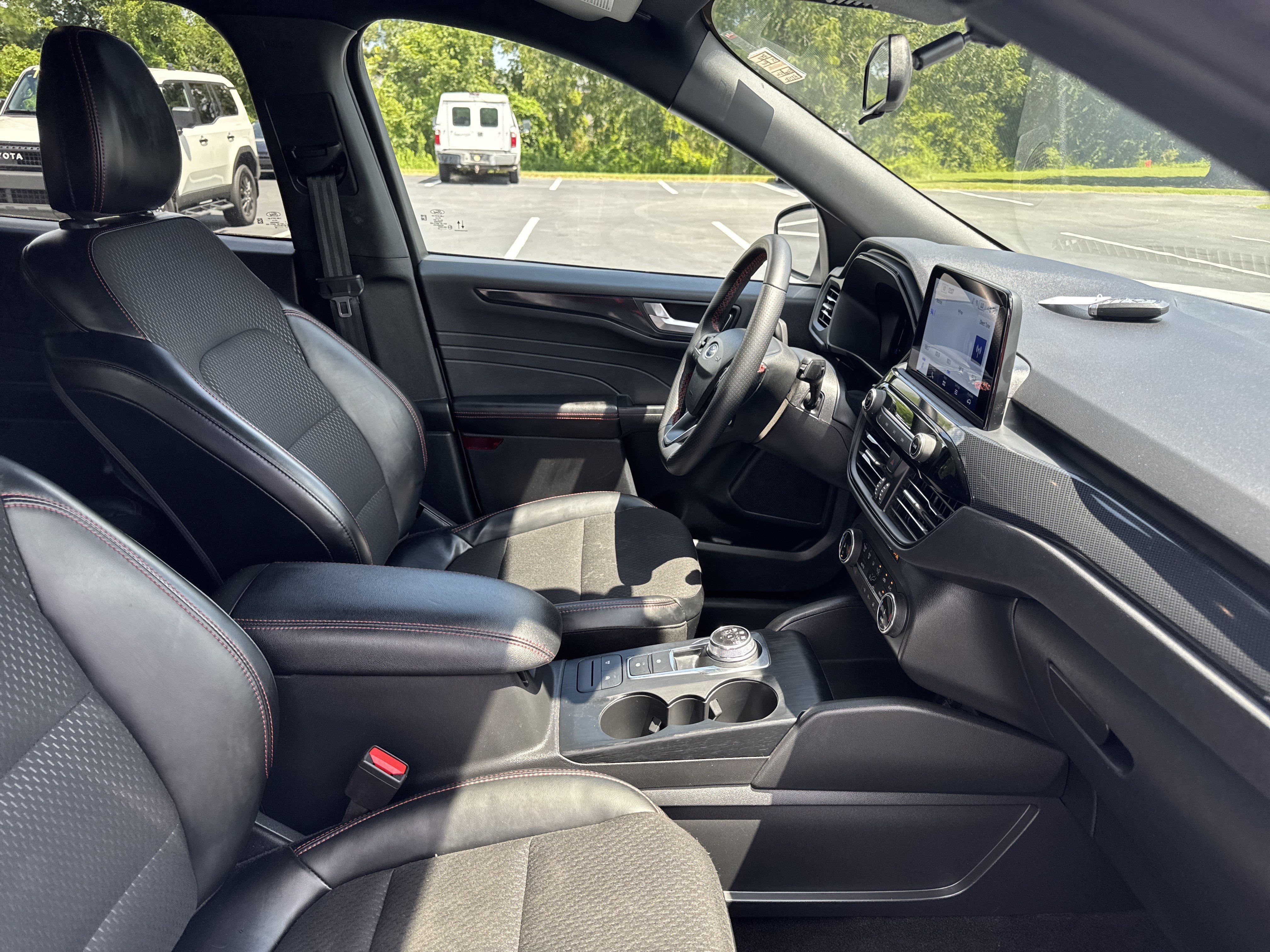 Used 2025 Ford Escape ST-Line Select AWD/4WD image 33