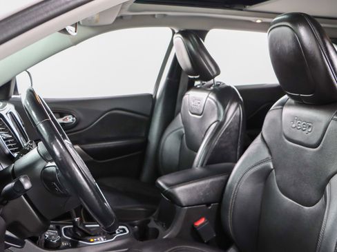 Used 2021 Jeep Cherokee Limited image 24