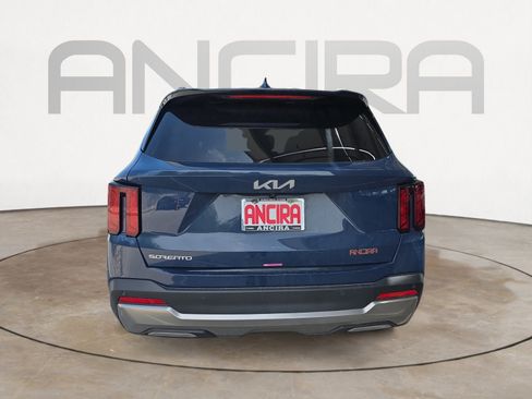 Certified 2025 Kia Sorento S w/ Panoramic Sunroof Package image 7
