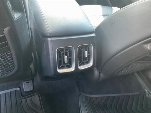 Used 2023 Kia Sorento S w/ Panoramic Sunroof Package AWD/4WD image 10