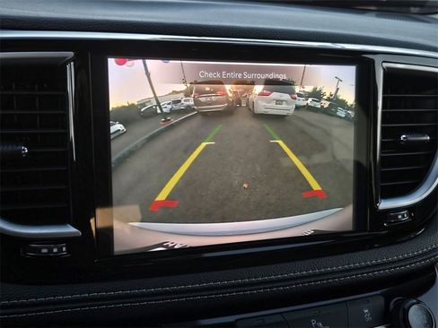 Used 2023 Chrysler Pacifica Limited image 17