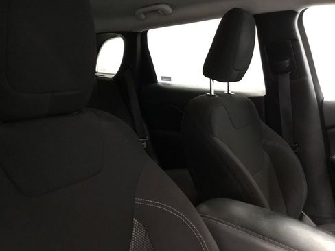 Used 2020 Jeep Cherokee Latitude image 15