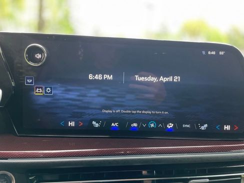 Used 2025 Chevrolet Traverse Z71 AWD/4WD image 16