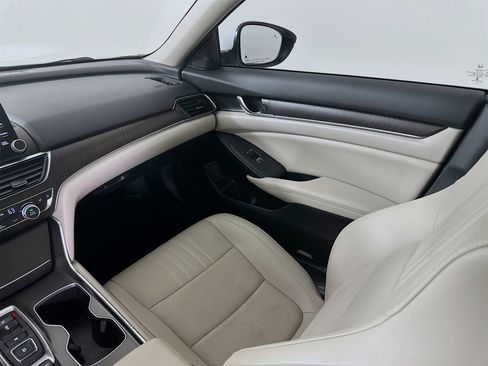 Used 2021 Honda Accord Touring image 25