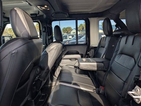 Used 2023 Jeep Wrangler Unlimited Sahara image 12